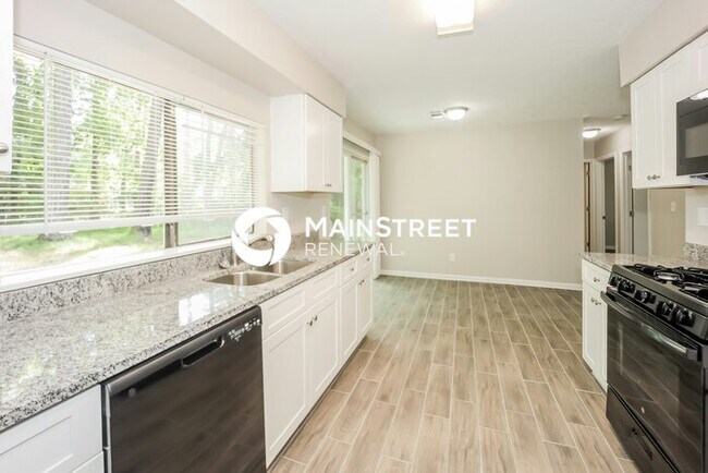 Building Photo - 3 Bedroom Pet-Friendly Home in Riverdale, GA with Main Street Renewal