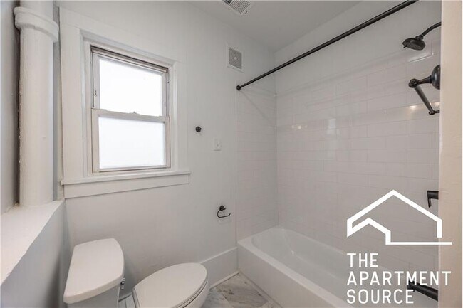 Building Photo - 2301 N Leavitt St