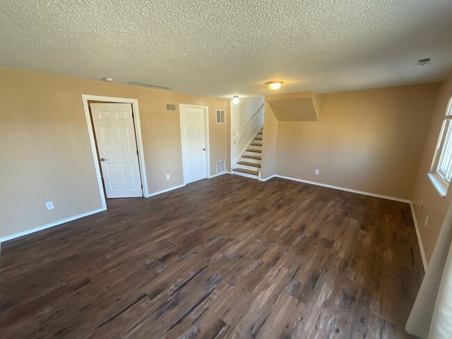 Building Photo - 5 Bedroom Home Available Near Research Pkw...
