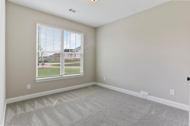 Building Photo - 3327 Basil Ln