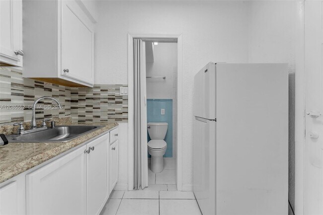 Building Photo - 201 SW 51st Ct
