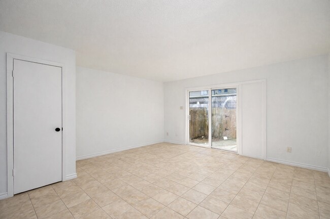 Building Photo - 7902 Grove Ridge Dr