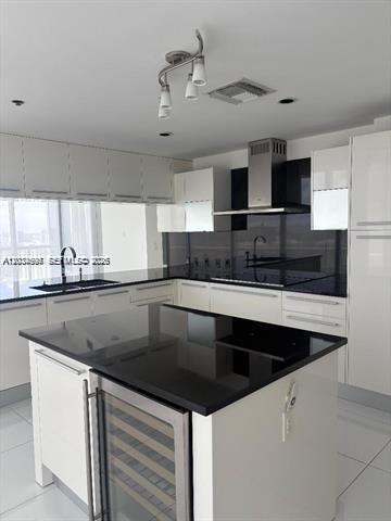 Building Photo - 17121 Collins Ave