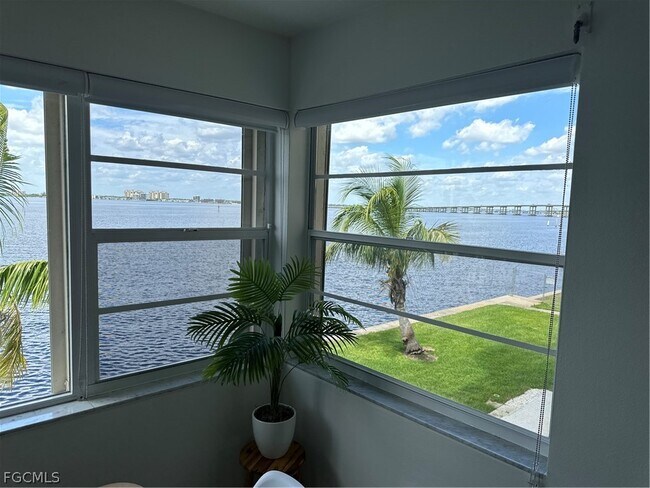 Building Photo - 1900 Clifford St