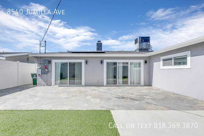 Building Photo - STYLISH AND MODERN 3BR/2BA IN RESIDENTIAL ...