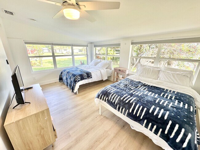 Building Photo - ** BONITA SPRINGS ** 3 BED / 1 BATH - SINGLE FAMILY HOME - NO HOA! - WATERFRONT LOT - ANNUAL RENTAL