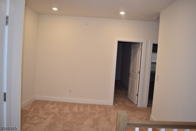 Building Photo - 229 Parkview Ln