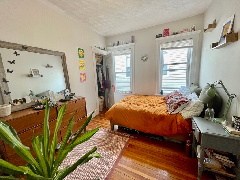 Building Photo - 81 Newbury St