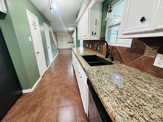 Building Photo - 17502 Cassina Dr