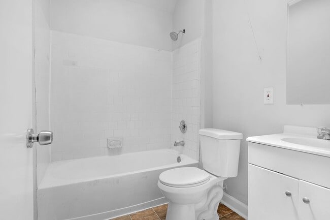 Building Photo - 4 Bedroom 2 Bathroom in Lower Edmondson Village