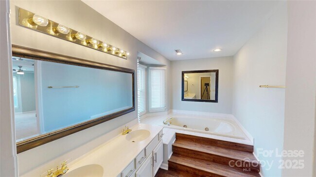 Building Photo - 414 Clarkson Green St