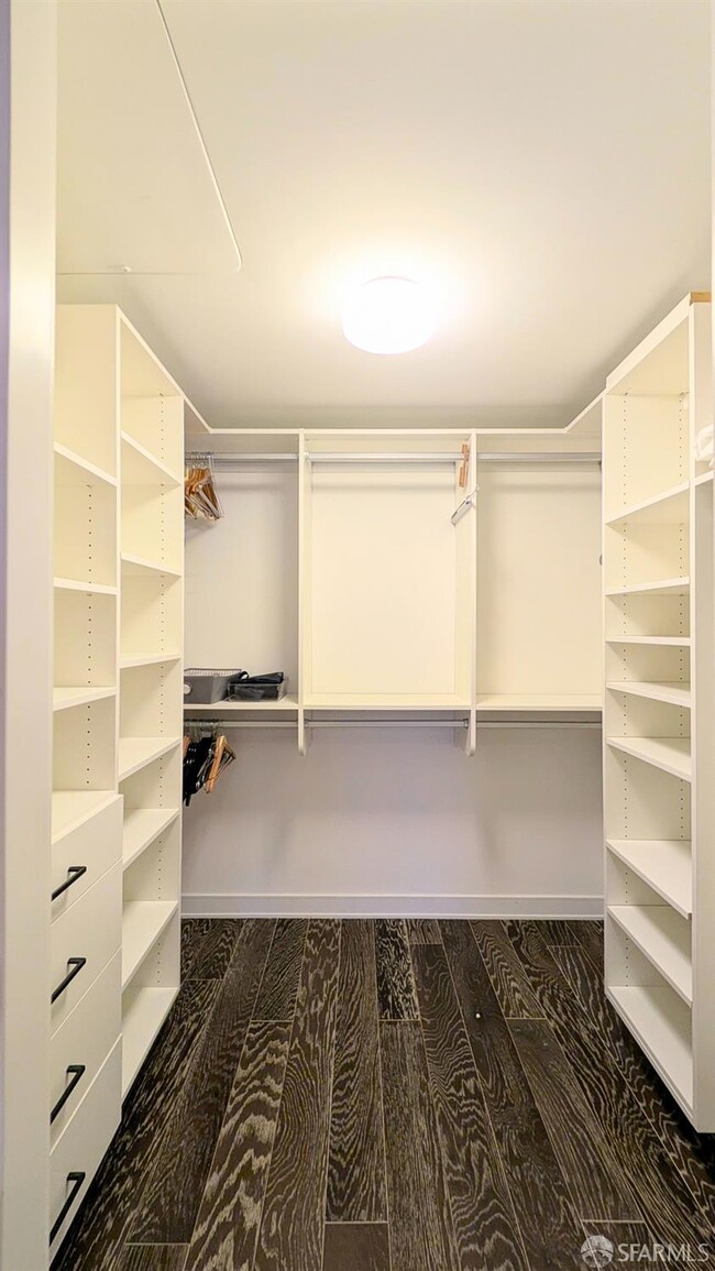 Building Photo - 301 Mission St