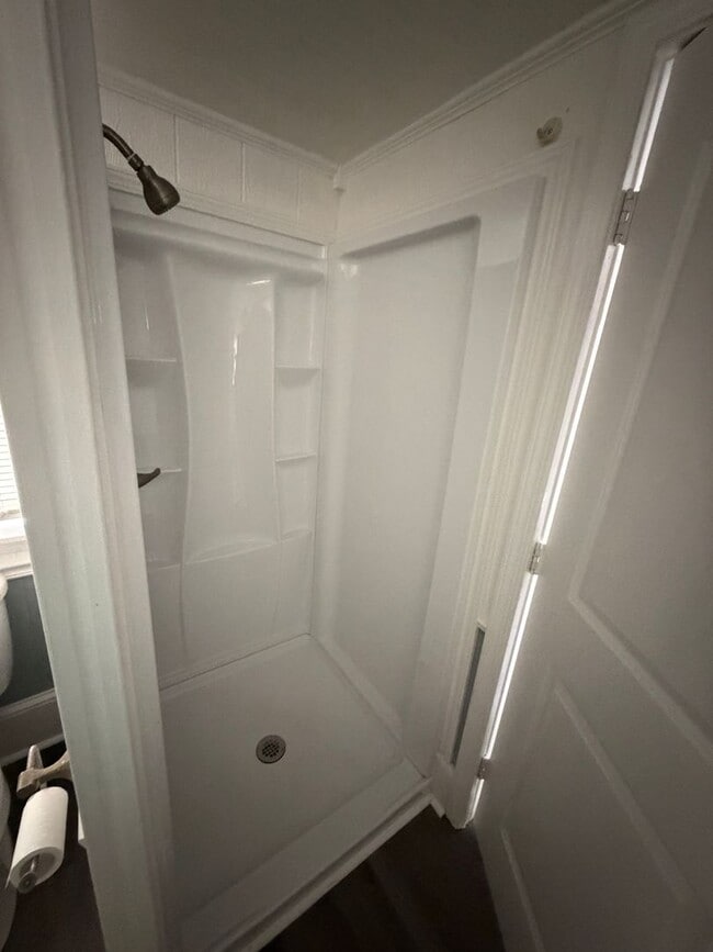 Building Photo - Remodeled Highland Studio Apartment - All bills included!