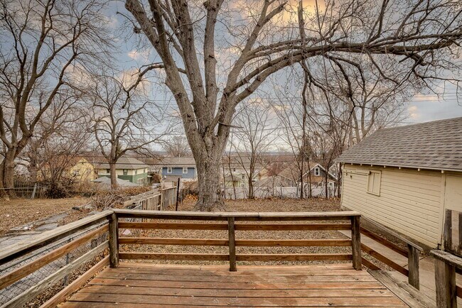 Building Photo - 6931 N 24th St