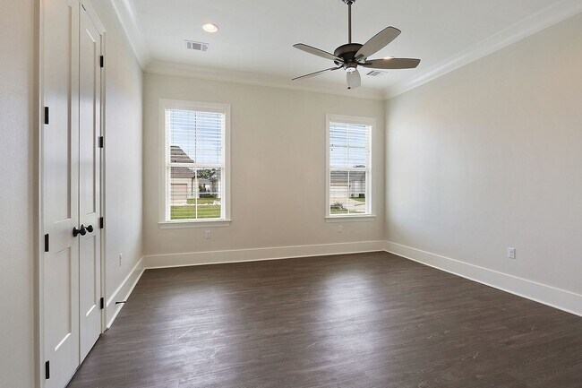 Building Photo - Luxury Townhome in Preserve at Harveston! ...