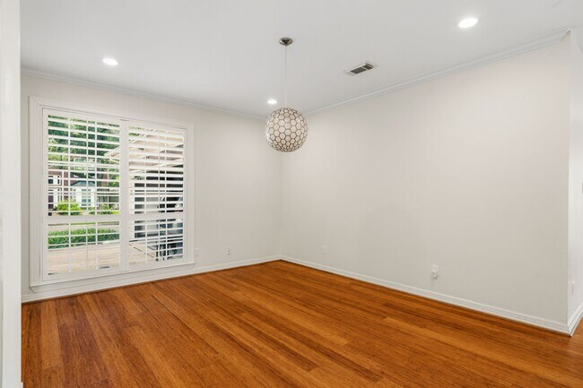 Building Photo - 14207 Woodville Gardens Dr