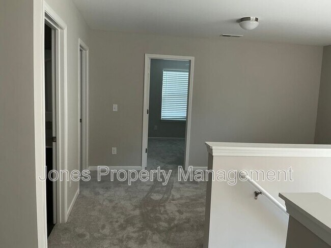 Building Photo - 616 Spencer Ln