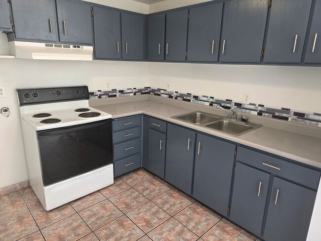 Building Photo - Ferron Rental