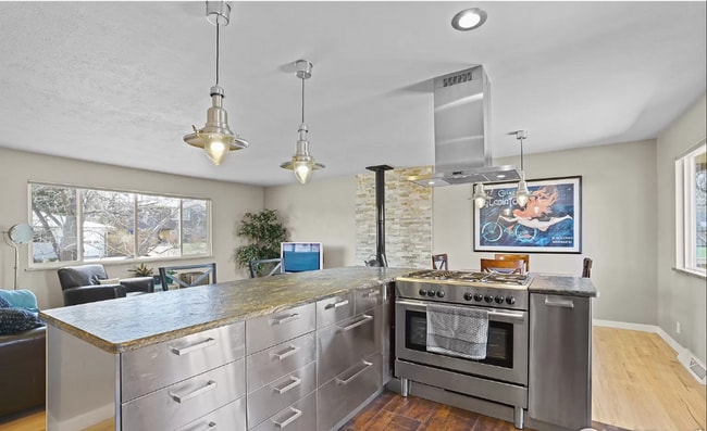 Building Photo - 4555 Brookfield Dr