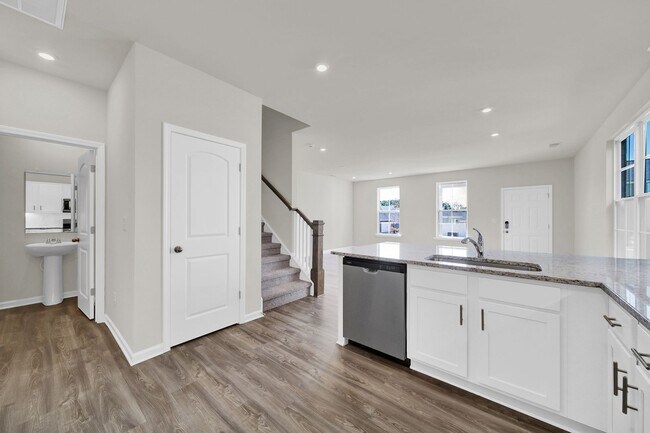 Building Photo - Beautiful End Unit Townhome In Mint Hill