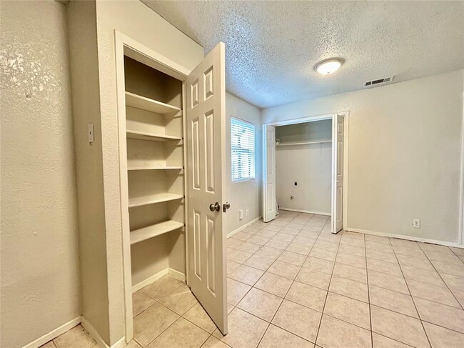 Building Photo - 2300 Cedrick Cove