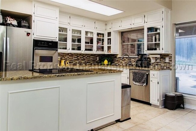 Building Photo - MUST SEE Beautiful Home in North Arlington...