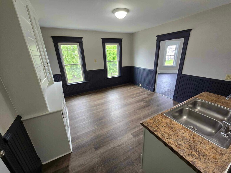 Building Photo - 336 W 29th St