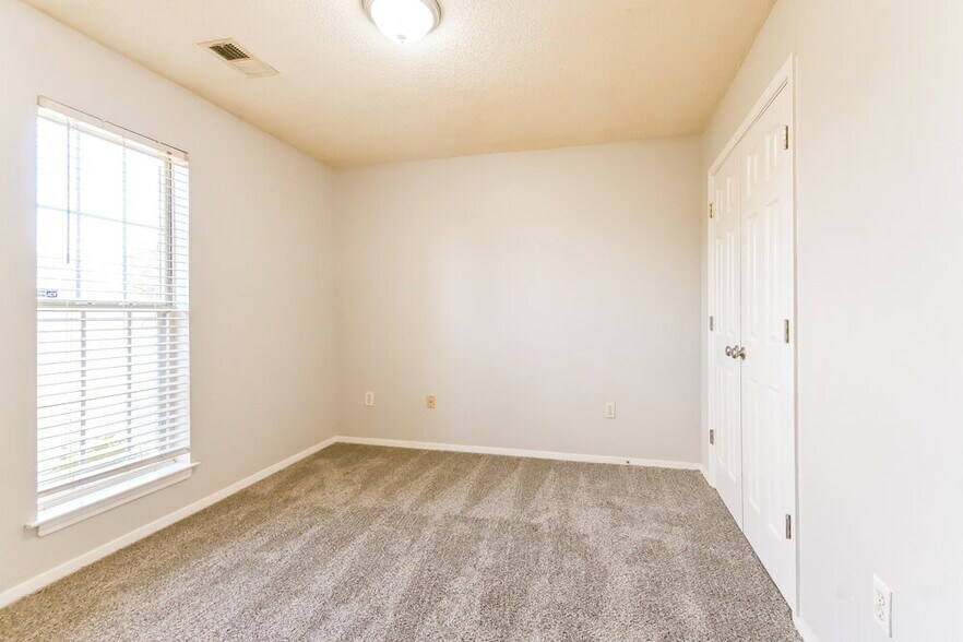 Building Photo - 4255 Man of War Dr