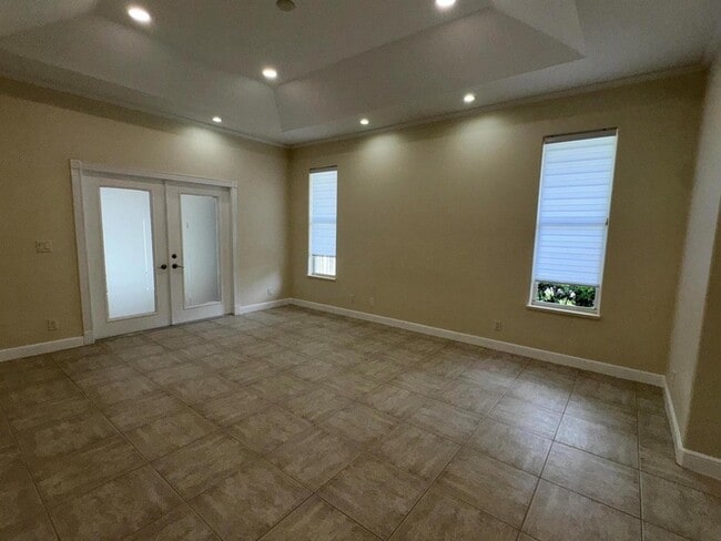 Building Photo - 969 Meadow Ave