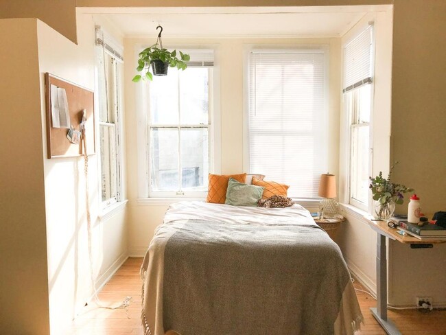 Building Photo - 103 E Spencer St