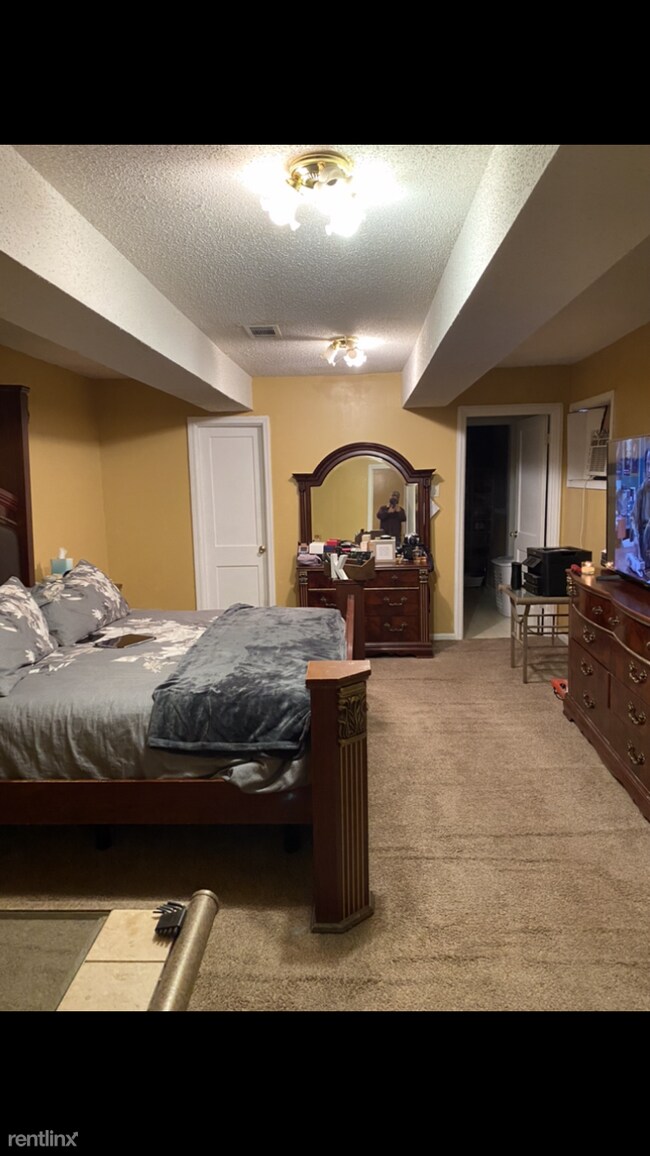 Building Photo - 3 br, 2 bath House - 300 Eastview St