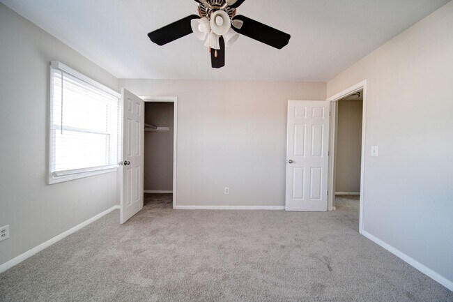 Building Photo - 2433 Charles Blvd