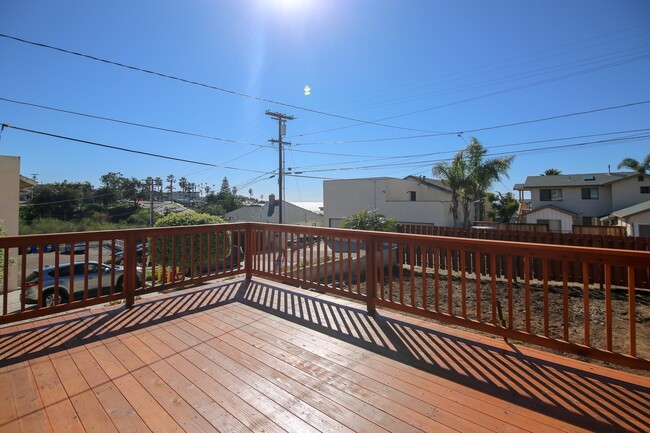 Building Photo - White Water Views Steps from Moonlight Beach