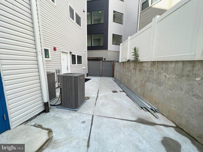 Building Photo - 1611-15 Ridge Ave