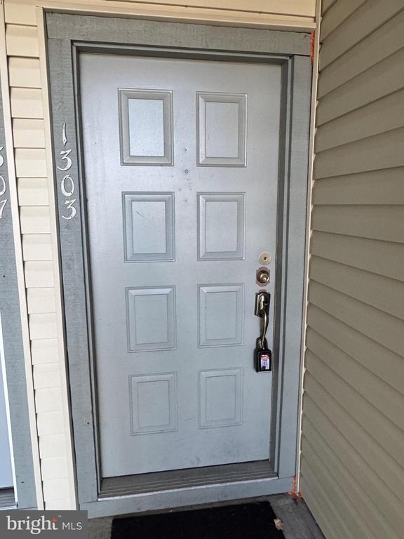 Building Photo - 1303 Hickory Cir