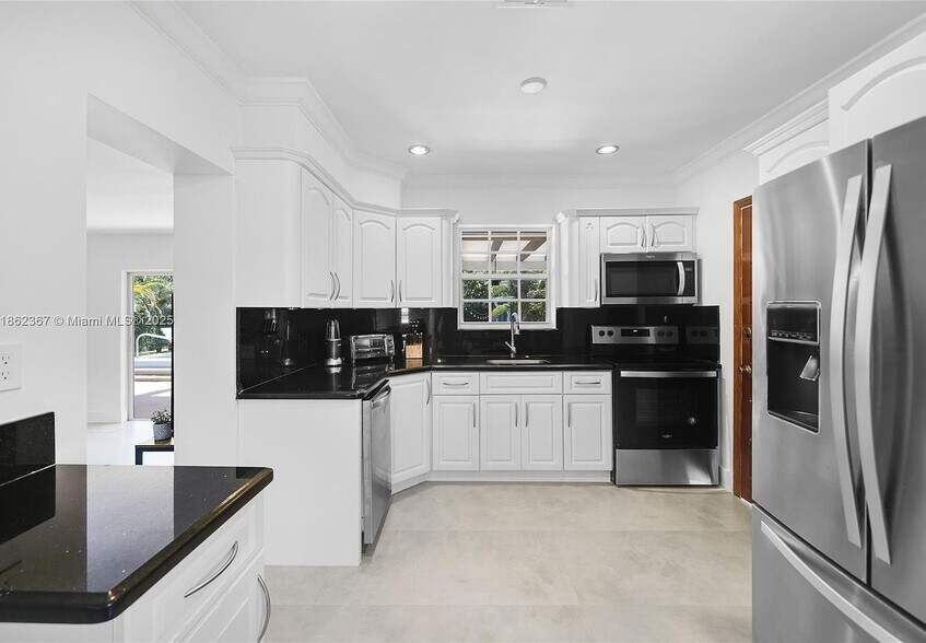 Building Photo - 620 SW 22nd Rd