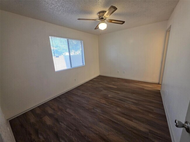 Building Photo - 1735 Horseshoe Cir