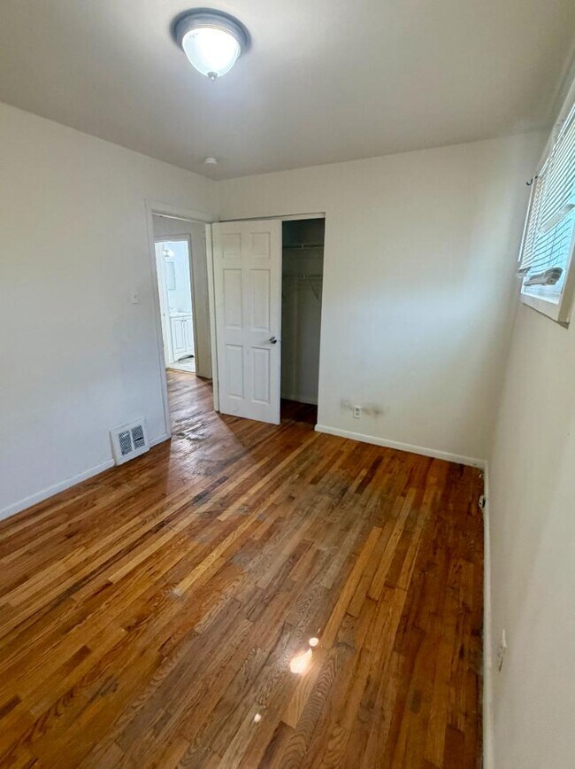 Building Photo - 5614 Sanborn Dr
