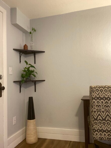 Building Photo - 616 W Mulberry St