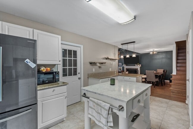 Building Photo - 4 Bedroom Home in Virginia Beach