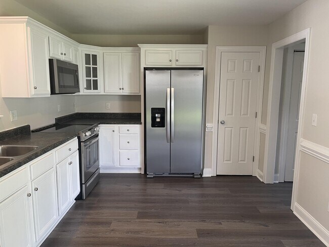Building Photo - 2055B Cambria Dr