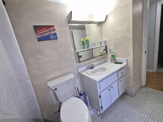 Building Photo - 100 Royal Palm Way