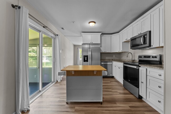 Building Photo - 2014 Somerville Dr