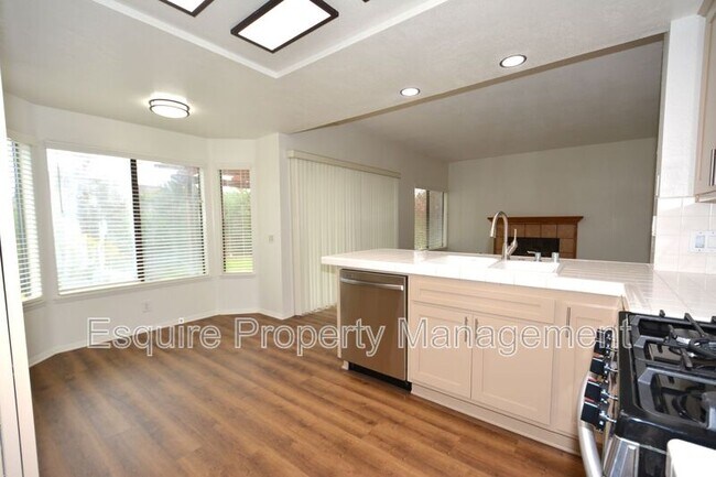 Building Photo - 1610 Oneida Pl