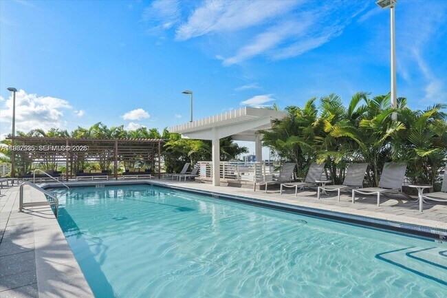 Building Photo - 3250 NE 1st Ave