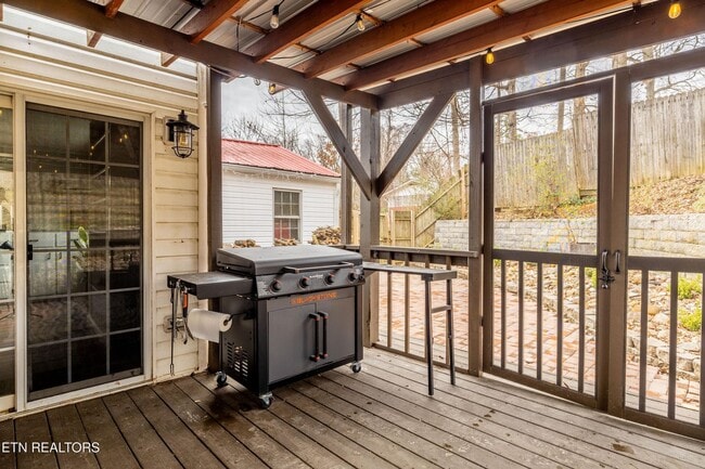Building Photo - 319 Hermitage Dr