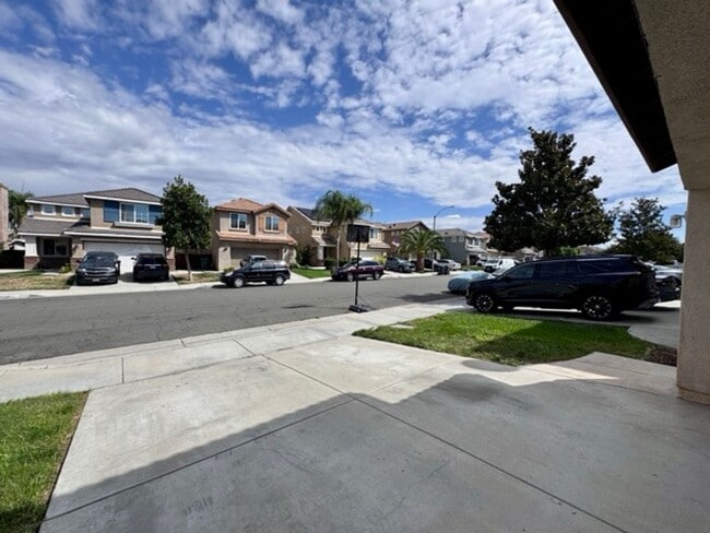 Building Photo - 4 Bedroom Menifee home on Menifee Lakes Go...