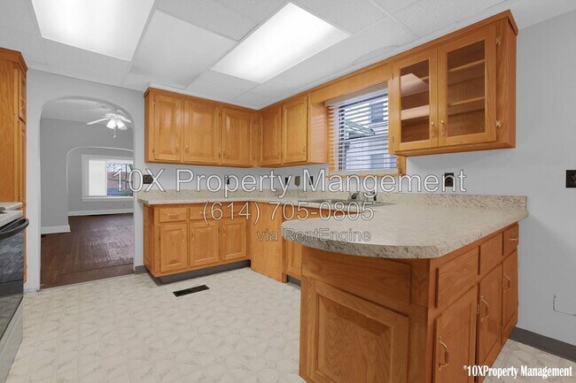 Building Photo - 563 S Burgess Ave