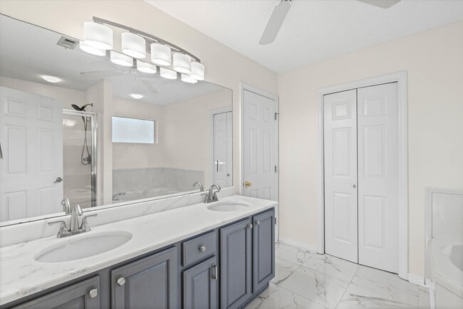 Building Photo - Four Bedroom in West Mobile
