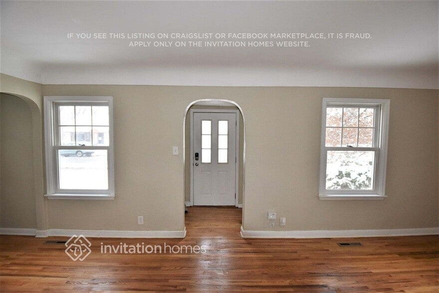 Building Photo - 1612 St Albans St N